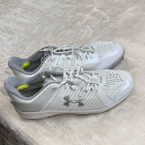 Under Armour "Yard" White and Gray Athletic Baseball Cleats Sz 16 Mens Microtips